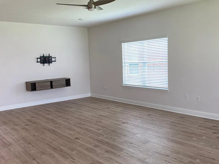 7769 Burnside Loop — Photo 4