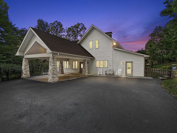 2nd image of 1515 Ashwood Dr