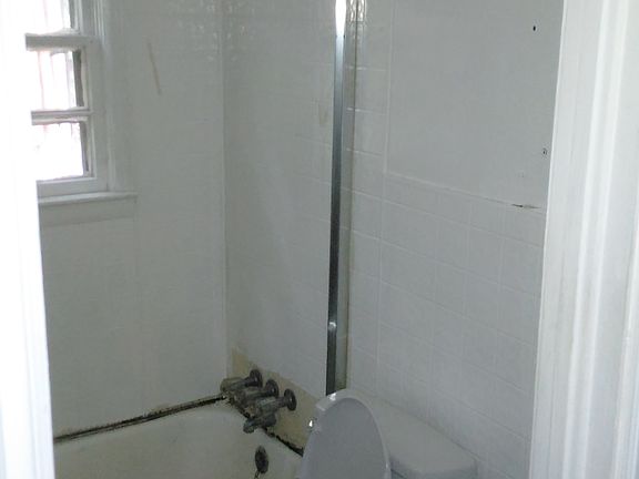 4th image of 807 Silk Ln