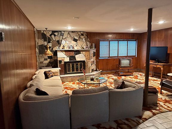2nd image of 731 Golf Dr