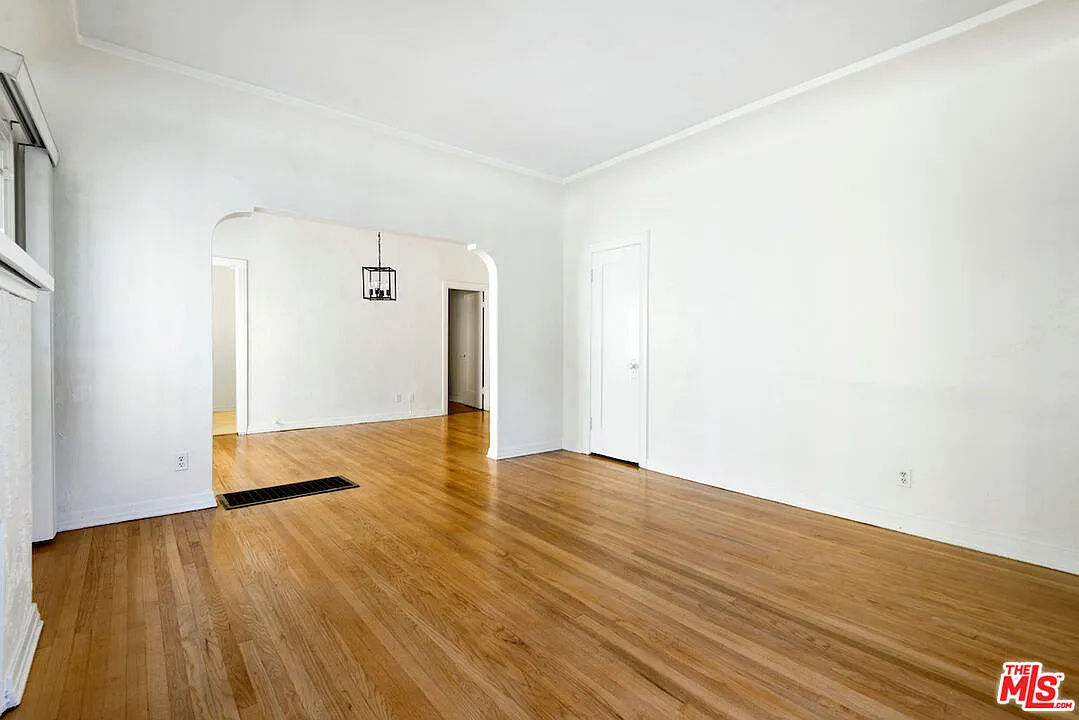 2 bed, 1.0 bath, 1206 sqft, $2,800 — Photo 3