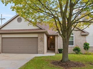 2272 Cedar Crest Blvd, Walled Lake, MI 48390