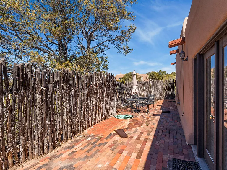 Exterior / Side Yard