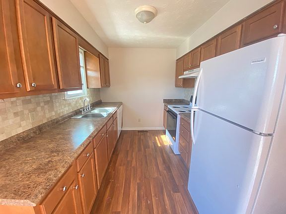 4th image of 111 Hickman Ave