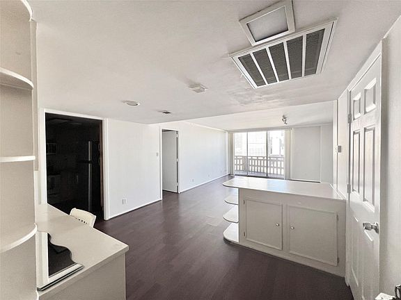 2nd image of 2016 Main St APT 2405