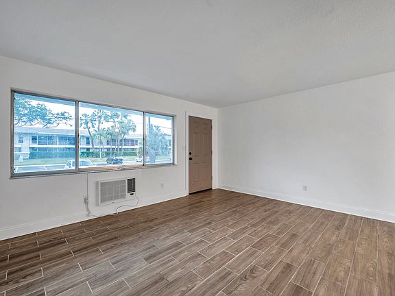 5th image of 2353 Shelley St APT 15