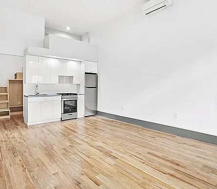 3rd image of 647 Myrtle Ave Ste 1