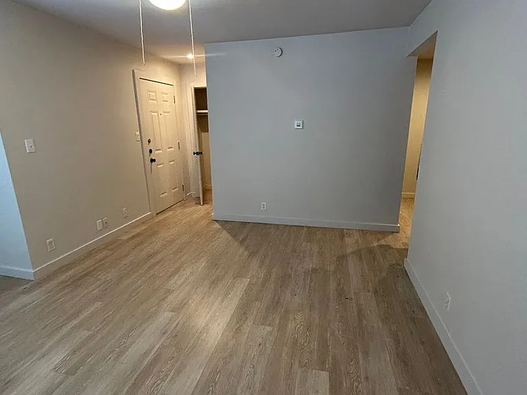 Oak Park Apartments — Photo 27