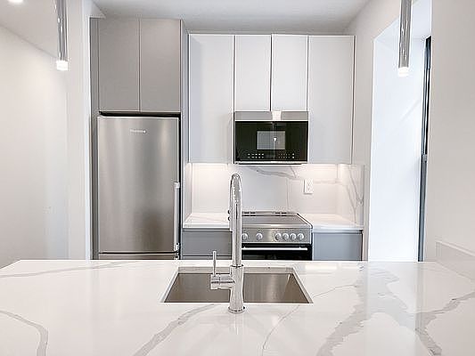 4th image of 19 Wyckoff St APT 1
