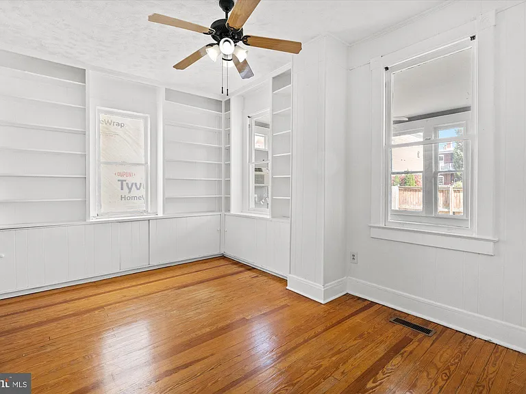 629 N Columbus St — Photo 13