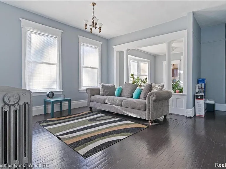 2405 Field St — Photo 2