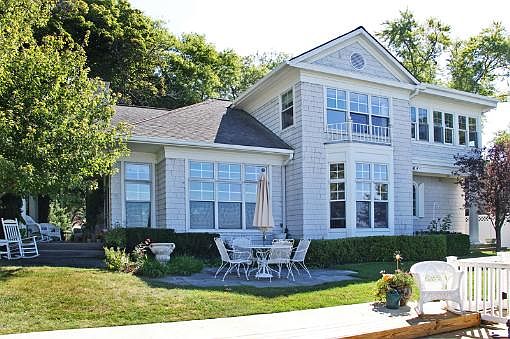 1st image of 76 Bluff Dr