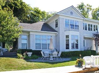 76 Bluff Dr, South Haven, MI 49090