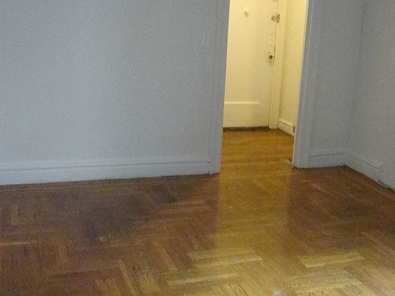 5th image of 28 Bedford Park Blvd E APT C2