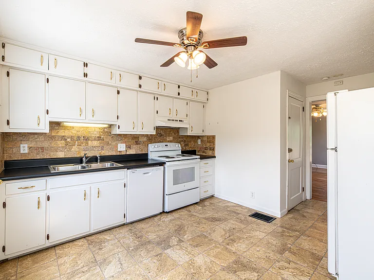 1314 Goldleaf St — Photo 12