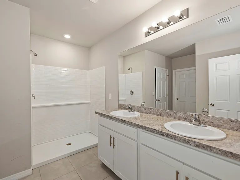 20550 Charles St — Photo 10