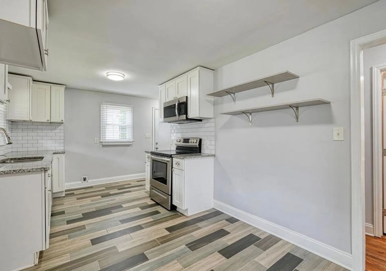 215 Collins Avenue — Photo 4