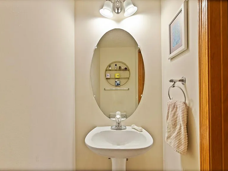 633 Kingfisher Ln #H — Photo 11