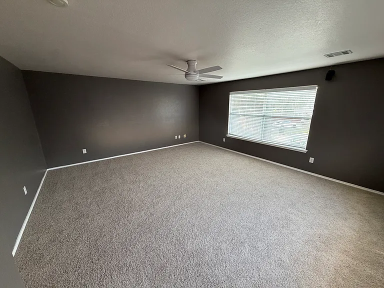 2453 Ravenhurst Dr — Photo 19