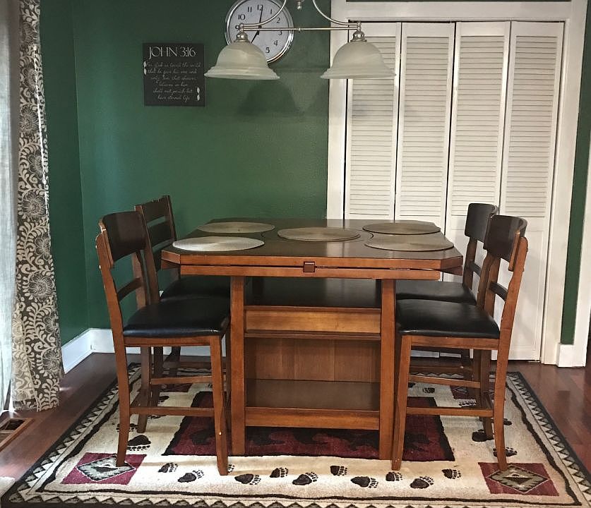 2nd image of 910 Olive Dr