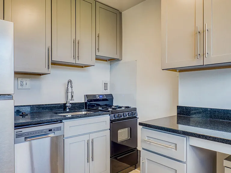 2112 New Hampshire Ave Studio Kitchen 22 2