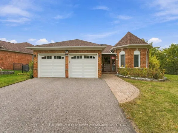 18 Deerglen Ter, Aurora, ON L4G 6Y2