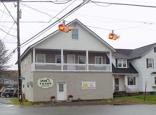 971 Main St, Newfoundland, PA 18445