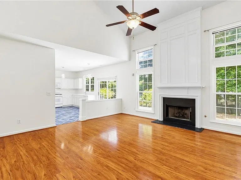 490 Chippenham Ct — Photo 11