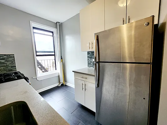 Rented by R New York | media 9