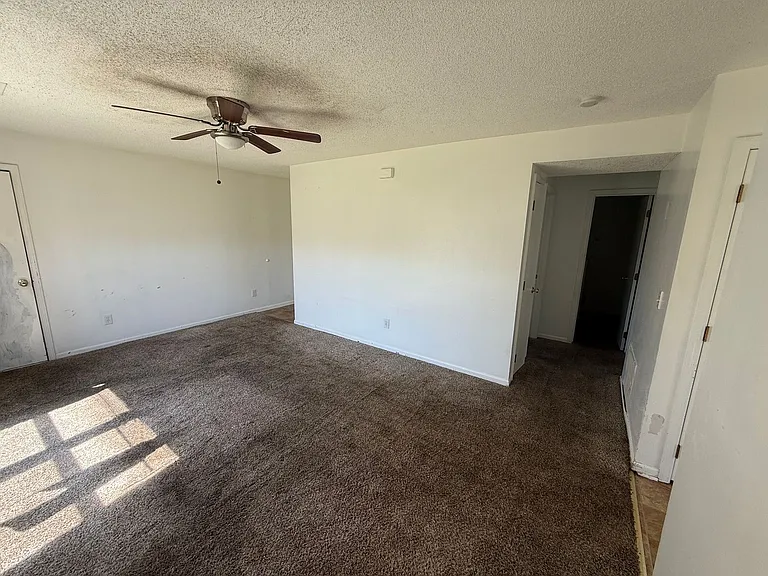 601-643 Port Arthur Rd — Photo 5