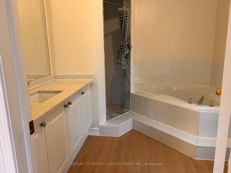 6885 Tassel Cres — Photo 23