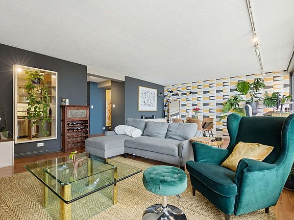4th image of 5801 N Sheridan Rd APT 7B