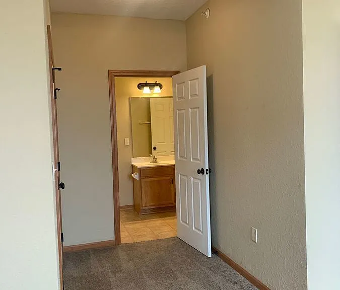 925 NE Deer Creek Dr — Photo 7