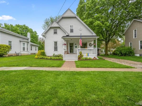 218 N Maple St, Flushing, MI 48433