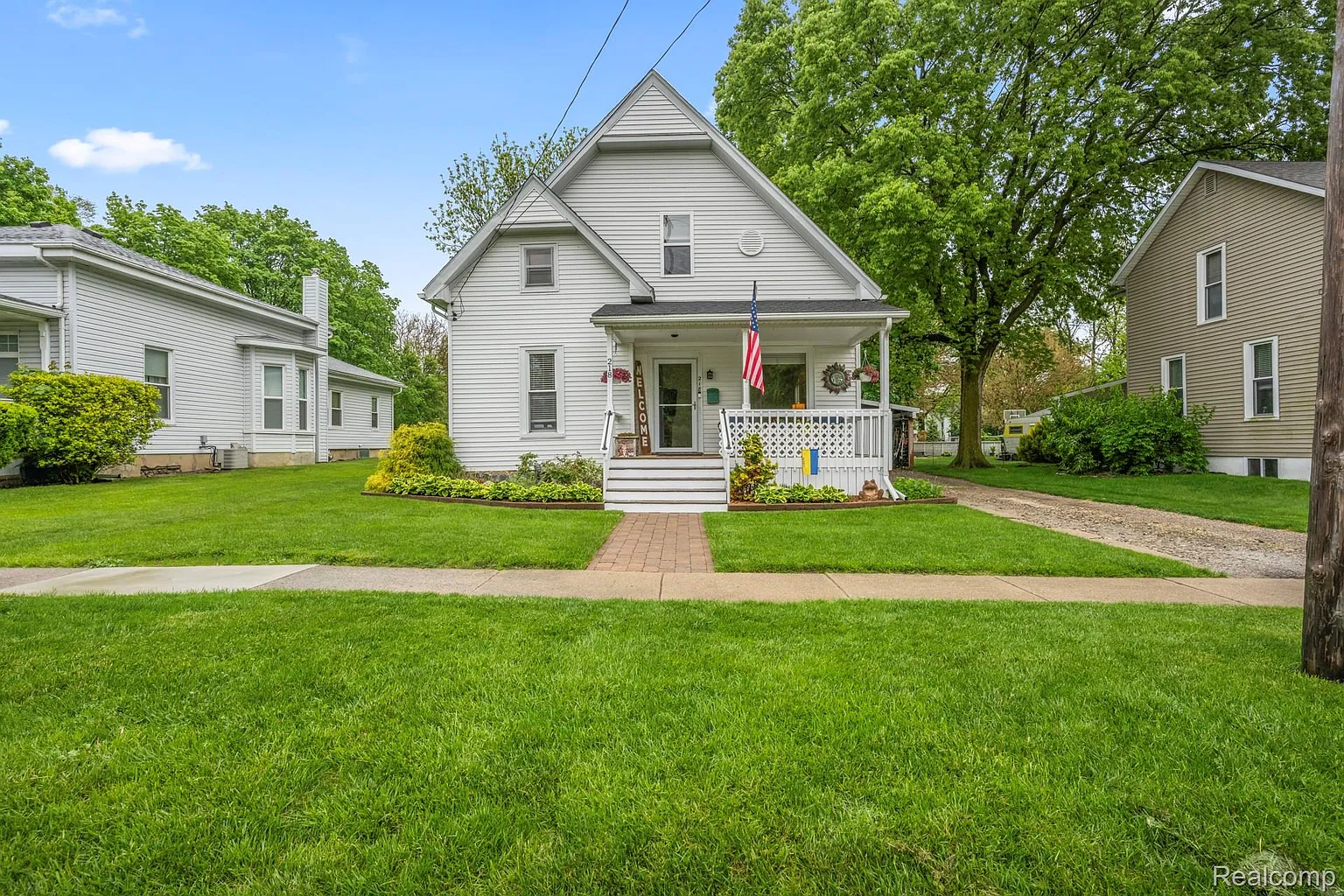 218 N Maple St photo 1
