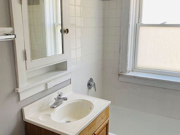 4th image of 1333 W Carmen Ave #1B