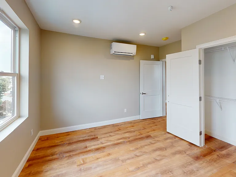 100 Revere St — Photo 8