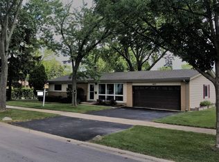 605 Wilshire Dr, Mount Prospect, IL 60056