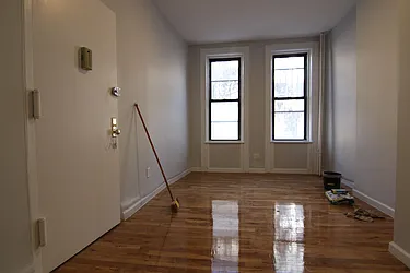 Rented by Lucky Apt Inc