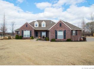 19771 E Fox Run Cir, Owasso, OK 74055