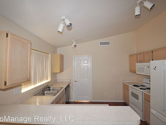 5th image of 705 N Lona Ct
