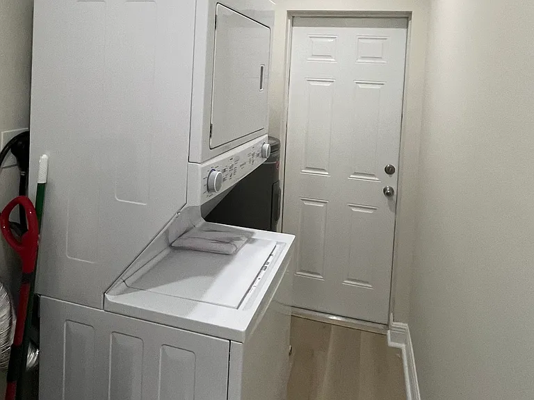 192 SE 27th Ct — Photo 17