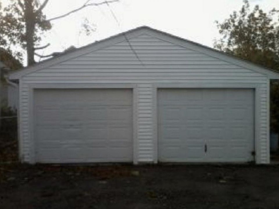 2nd image of 305 N Rogers Ave
