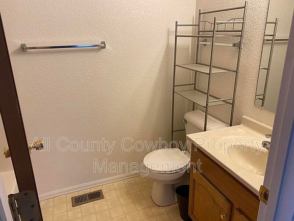 5th image of 918 Palmer Dr