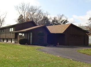 2 Columbus Dr, Marshalltown, IA 50158