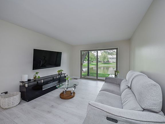3rd image of 1565 Raymond Dr APT 102