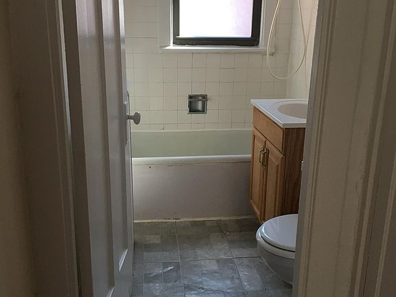 5th image of 520 W Cornelia Ave #2J
