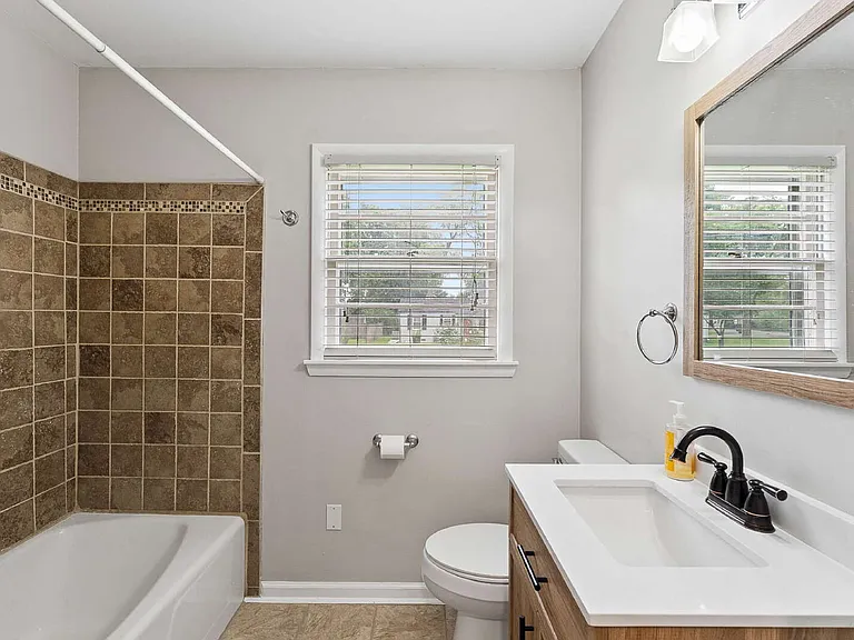 900 Velma Ln — Photo 16