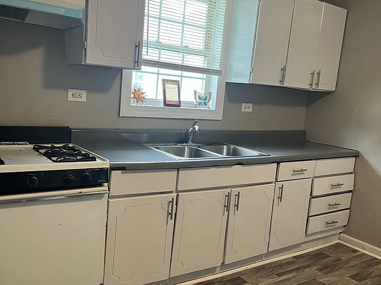 214 N King St — Photo 8