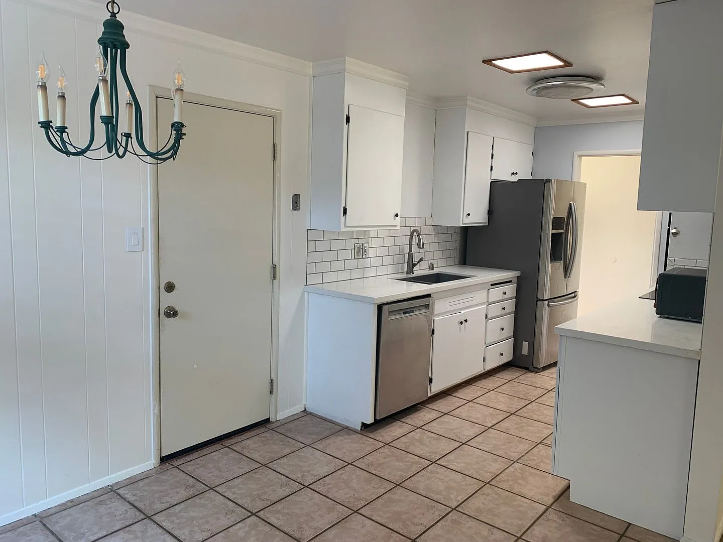 Updated 3-Bedroom Home Near Chestnut Park-$500 Off First Month's Rent — Photo 4